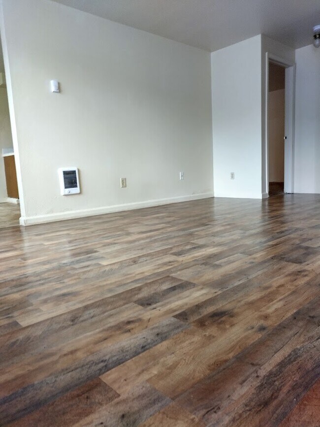 3961 Livingroom 3 - 3938 Partridge Ln NE