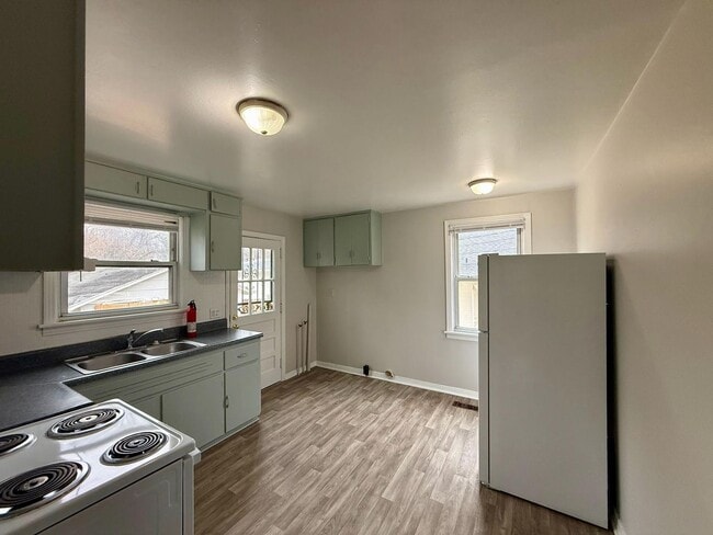 Building Photo - Charming 2 bedroom house in East Knox!