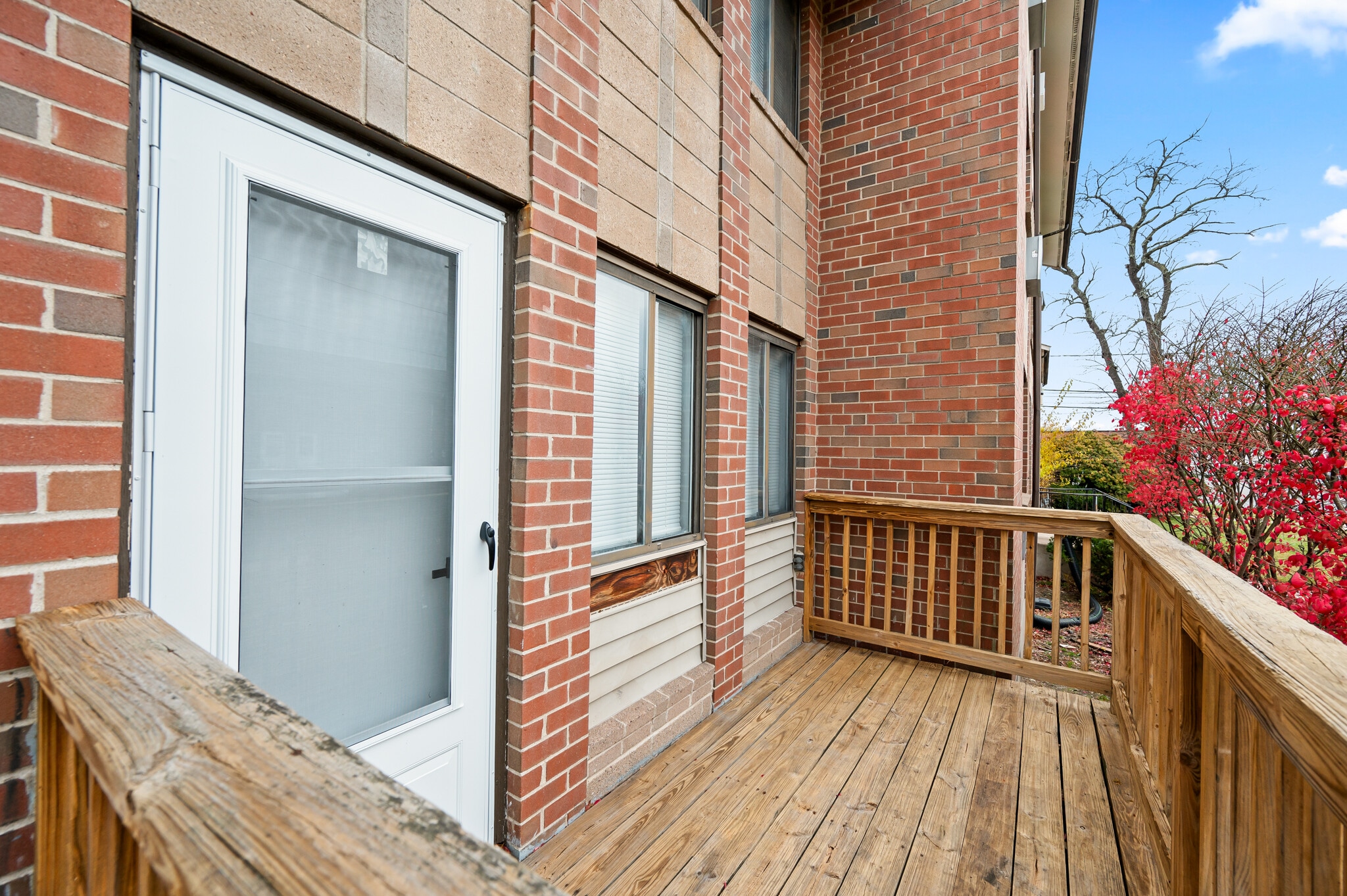 Building Photo - 10 Henderson Dr