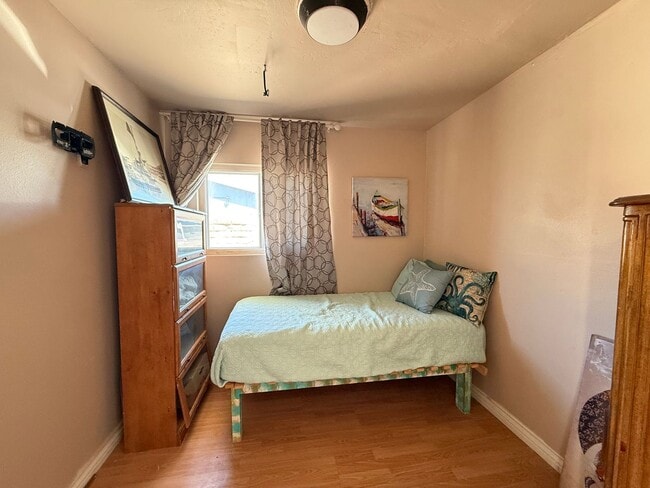 Building Photo - Beachside Condo – Steps to the Sand