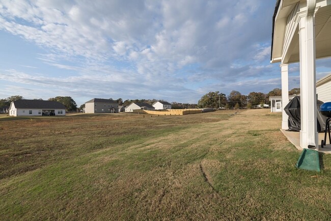 Building Photo - 1420 Day Dr