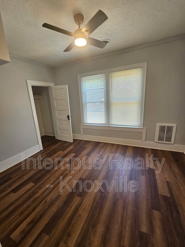 Building Photo - 126 S Van Gilder St