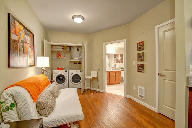 Building Photo - The Artiste