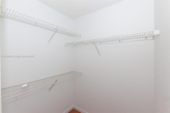 Building Photo - 771 N Pine Island Rd