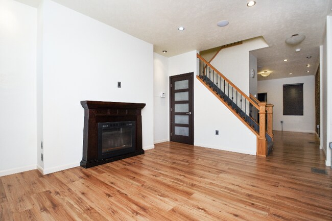 Building Photo - 92 S 24th St