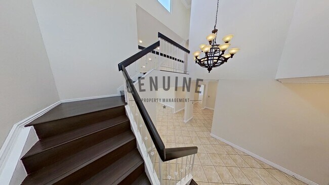 Building Photo - Spacious and Nicely Updated House With Gre...