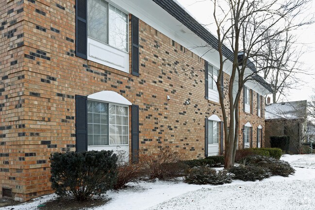 Building Photo - Canterbury Court