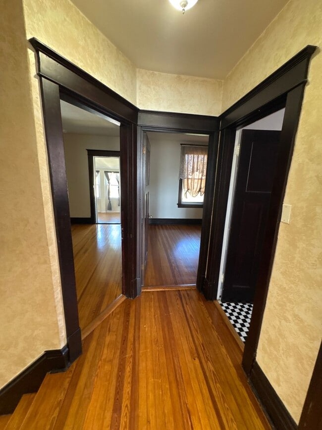 Building Photo - 4949 Nottingham Ave