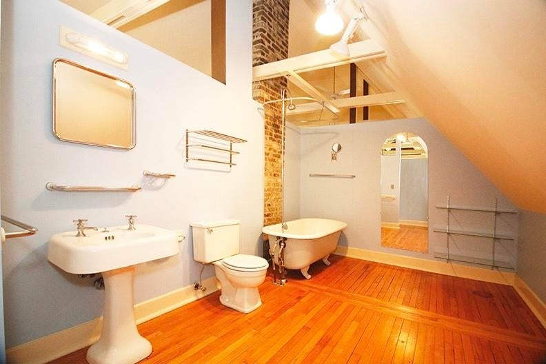 Building Photo - 2719 E Hartford Ave