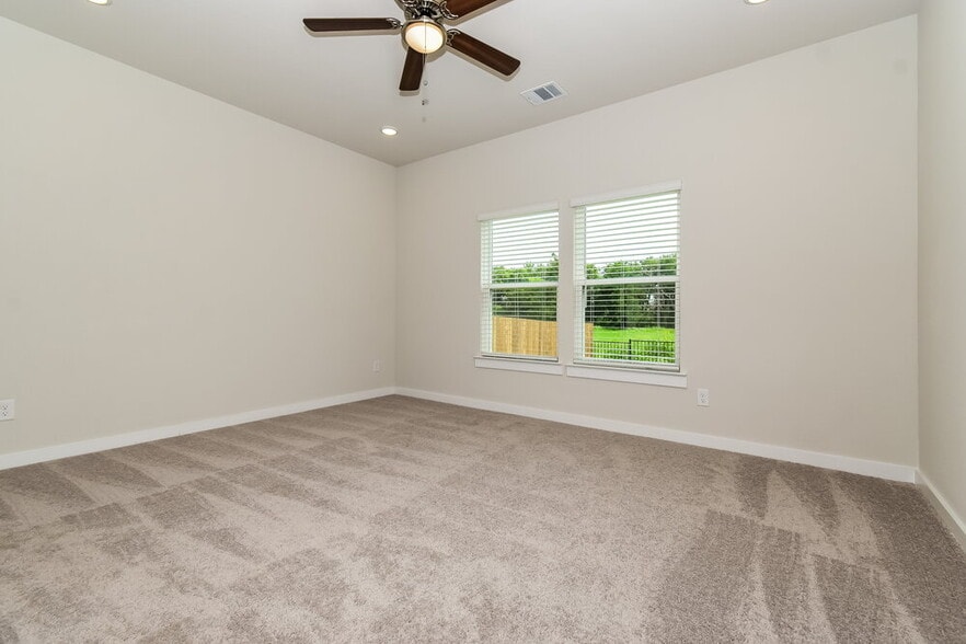 Building Photo - 320 Sun Harvest Dr