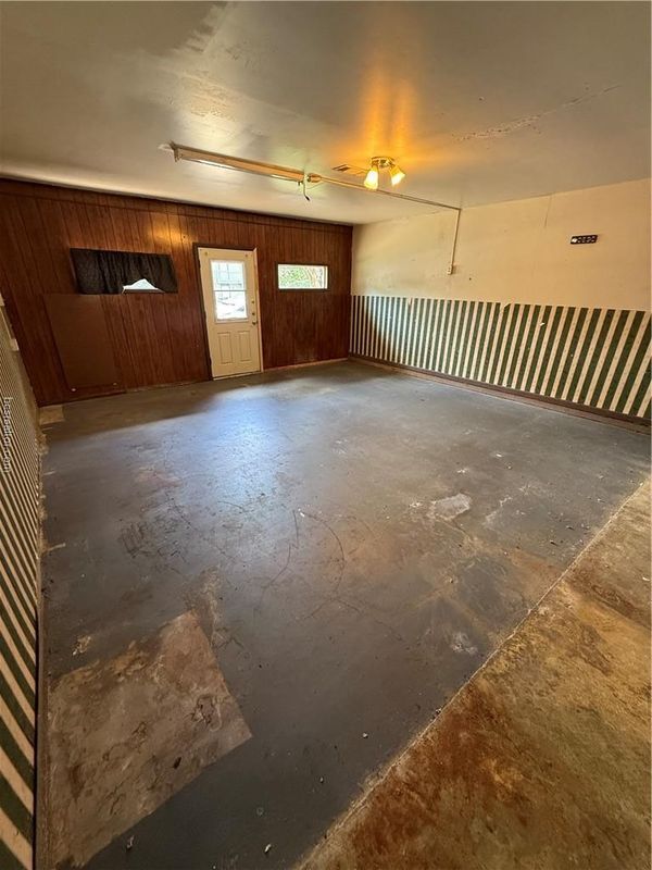 Building Photo - 814 Yegua St