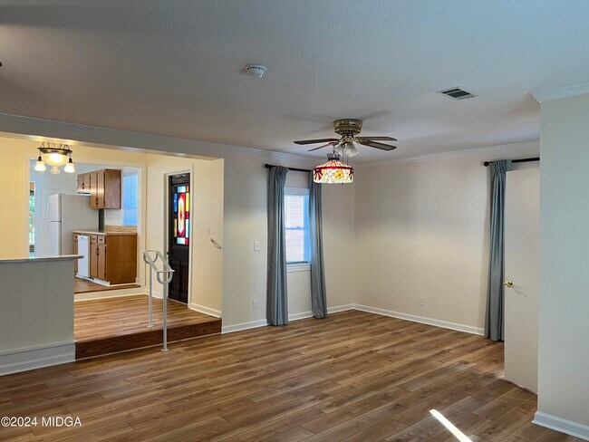 Building Photo - 110 Bragg St