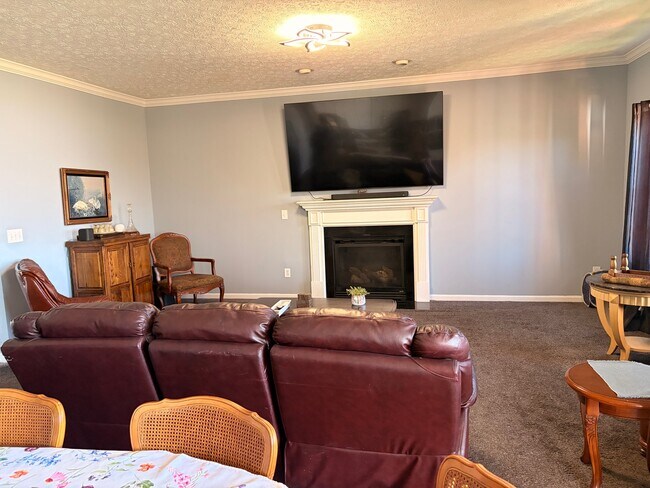 Building Photo - 1842 Waverly Dr