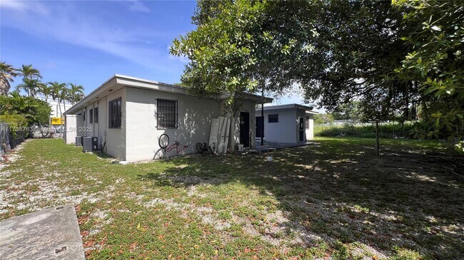 Building Photo - 3711 NW 24th Ave