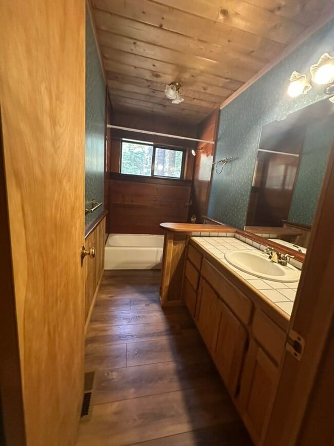 Building Photo - Long Term Lease in Tahoe Donner