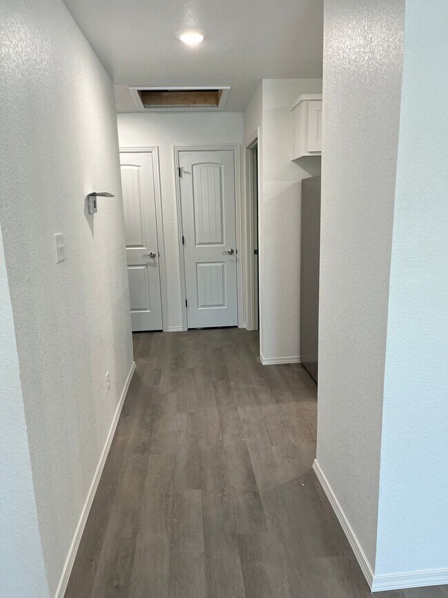 Building Photo - COX-POPLAR ST