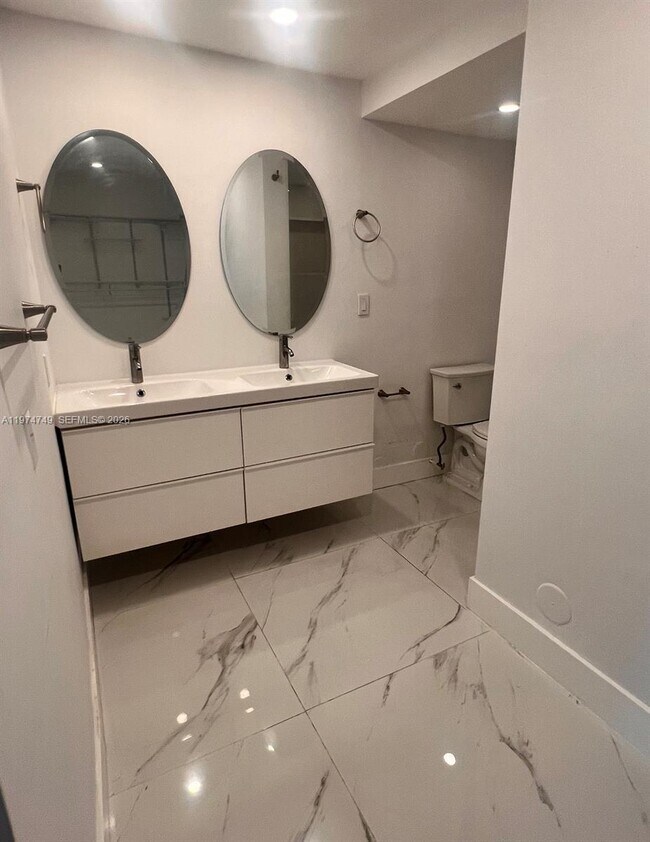 Building Photo - 10525 SW 112th Ave