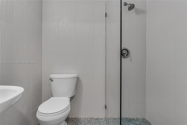 Building Photo - 2221 SW 13th St