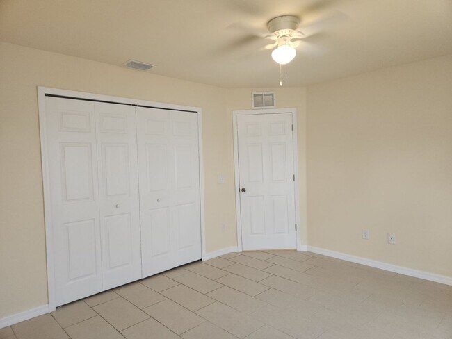 Building Photo - Duplex for rent