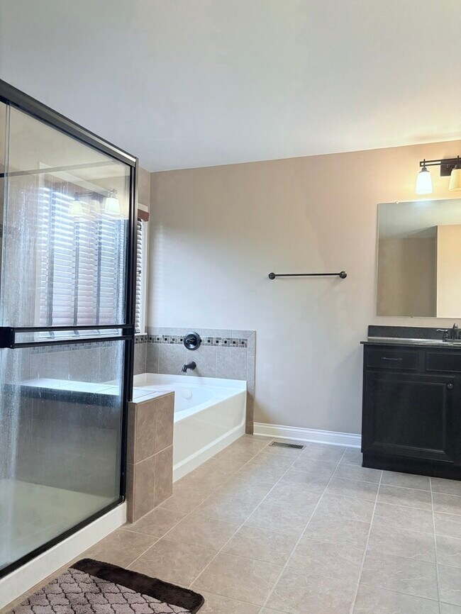 Building Photo - Charming 4 beds 2 bath in Lewis Center!