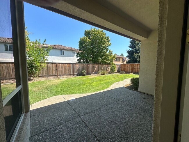 Building Photo - Rare Opportunity - Beautiful Saratoga Gate...