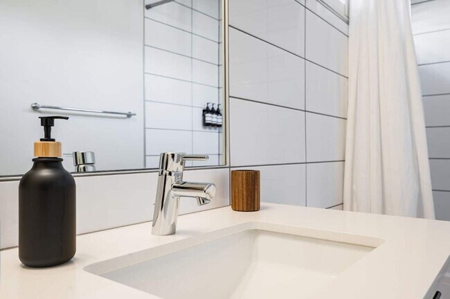 Building Photo - 2323 W Crockett St