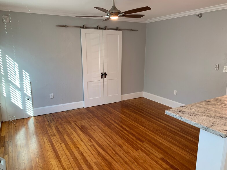 Building Photo - Studio Bed/1 Bath - Unit 2