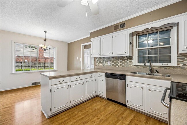 Building Photo - 2836 Baytown Cove