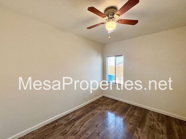 Building Photo - 820 Caliente Dr