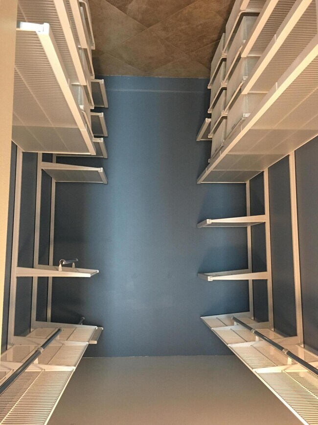 Building Photo - 700 E Boynton Beach Blvd