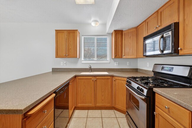 Building Photo - Must-See Apartment in Pheasant Ridge  Pocatello!