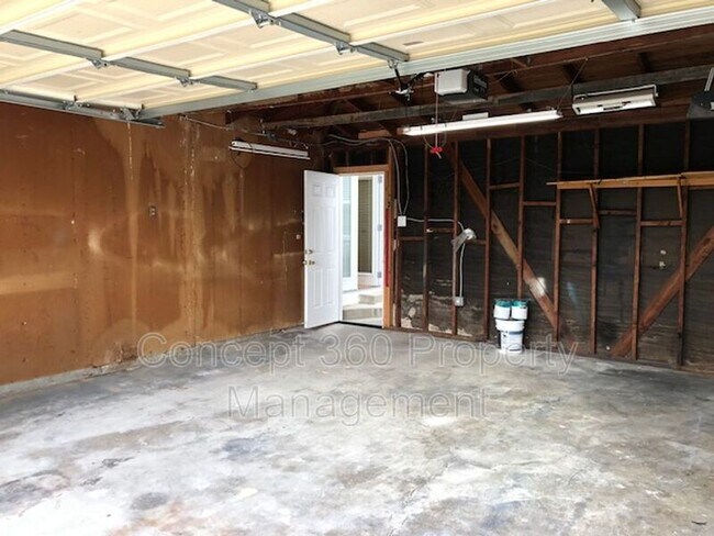Building Photo - 3153 W 155th St