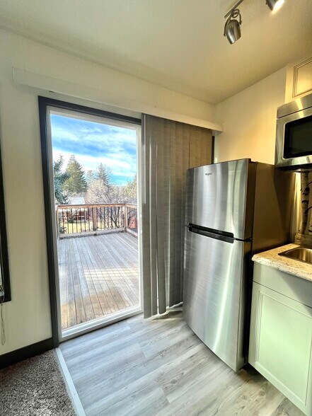 Building Photo - 1421 NE 8th St