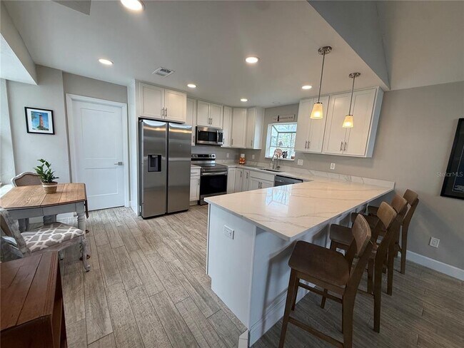 Building Photo - 509 N Peninsula Ave