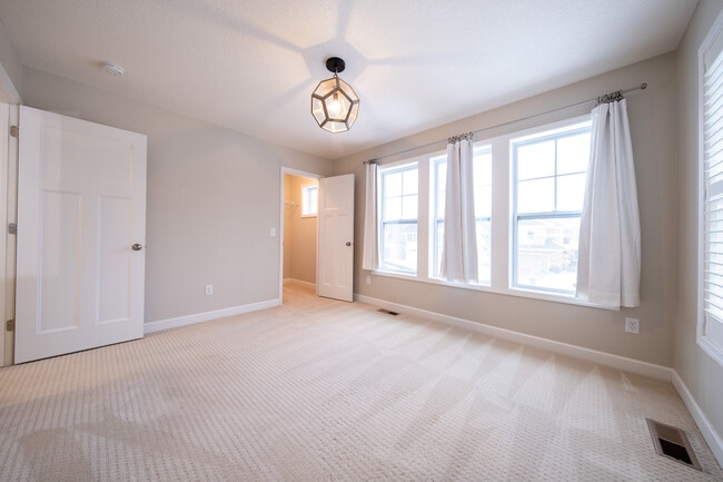 Building Photo - 5029 Hankerson Ave