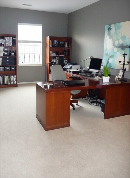 Building Photo - 6724 S Winnipeg Cir