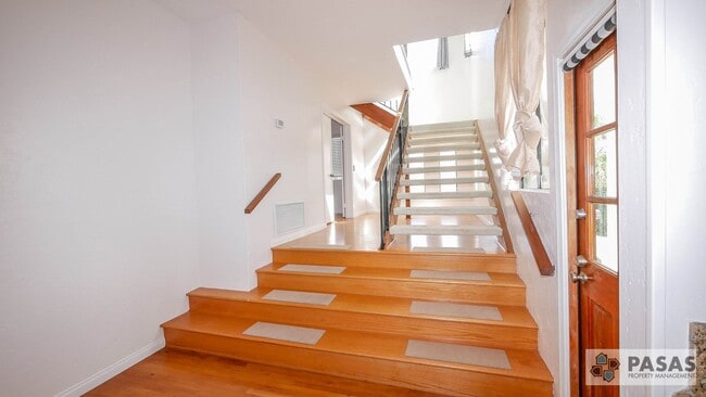 Building Photo - OPEN HOUSE, NOV. 24th at 2 pm - Downtown/Harbor Views!