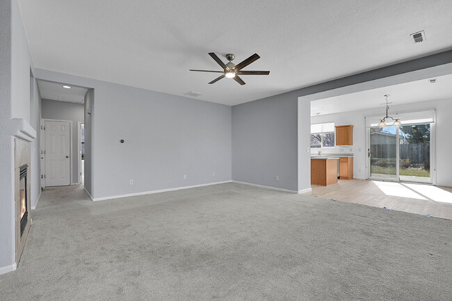 Building Photo - $2,695.95 - 3 bed, 2 bath in Lochbuie with a Large Backyard and In Unit Laundry!