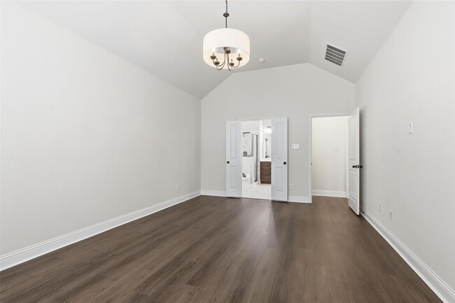 Building Photo - Spacious 5-Bedroom Living in the Heart of Willow Ridge Estates