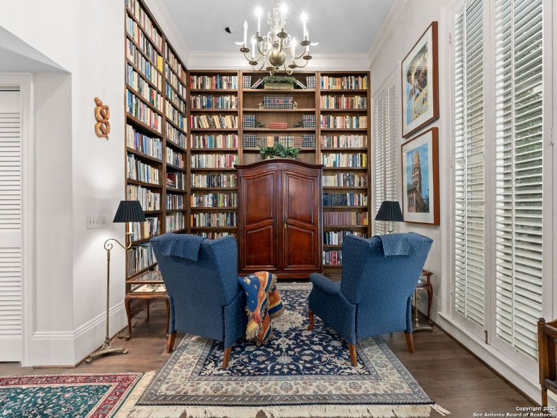 Building Photo - 211 N Presa St