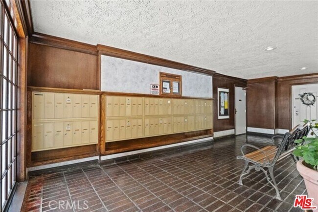 Building Photo - 360 S Euclid Ave