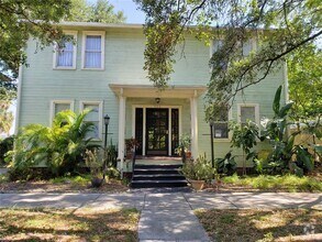 Building Photo - 606 W Azeele St