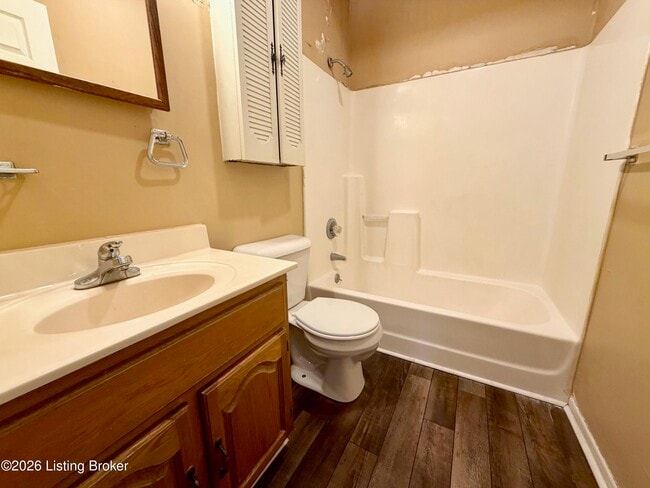 Building Photo - 2015 E Oak St