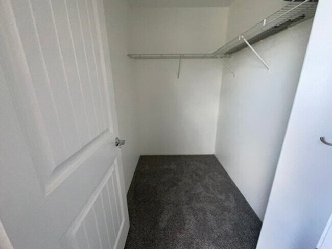 Building Photo - 4 bedroom, 2.5 bath, Mountain and Ocean Ba...