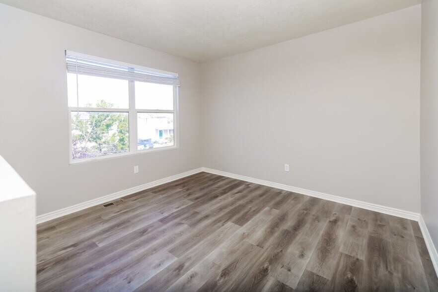 Building Photo - 686 N 410 W