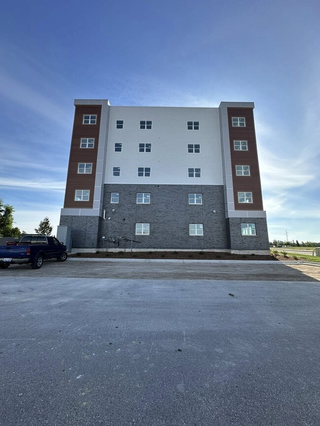 Building Photo - Victories Square