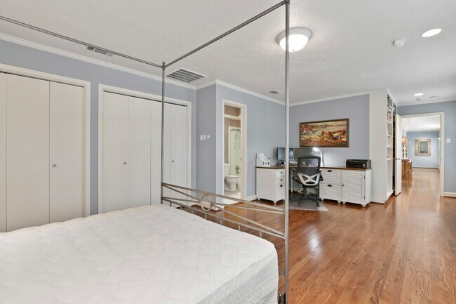 Building Photo - Jewel of Home, Large Lot,  in Wonderful Walkable Neighborhood!