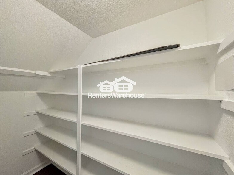 Building Photo - 1713 Dresdon Ln