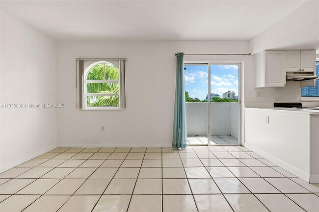 Building Photo - 3052 SW 27th Ave