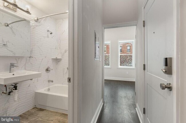Building Photo - 624 N 35th St